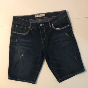Jean Bermuda shorts by Levi’s Mildly distressed size 11